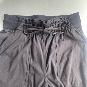 NWOT Lululemon Joggers Size 4